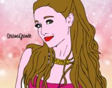 Ariana Grande con collar