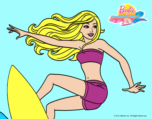 Barbie surfeando