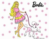 Barbie paseando a su mascota