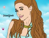 Ariana Grande con collar