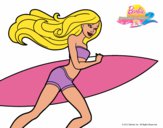 Barbie corre al agua