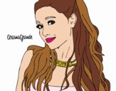 Ariana Grande con collar