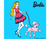 Barbie paseando a su mascota