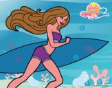 Barbie corre al agua