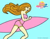 Barbie corre al agua