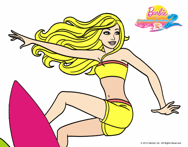 Barbie surfeando