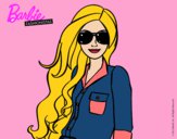 Dibujo Barbie con gafas de sol pintado por alesita08