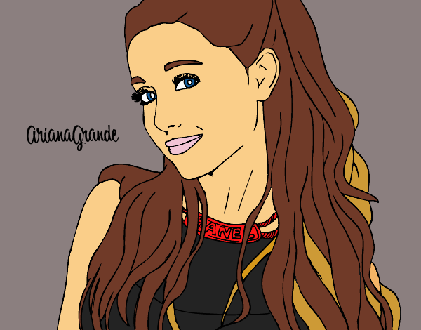 Ariana Grande con collar