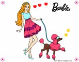 Barbie paseando a su mascota