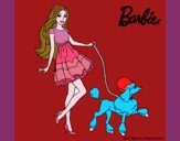 Barbie paseando a su mascota