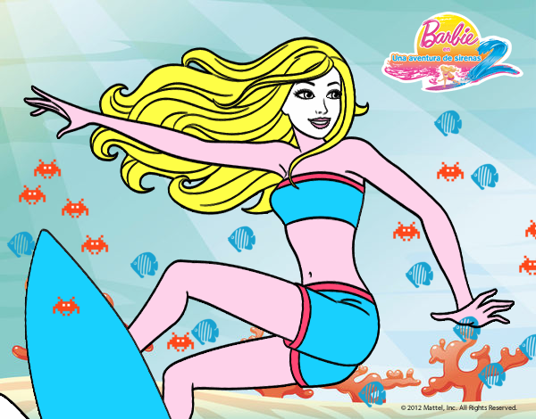 Barbie surfeando