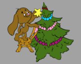 Conejo decorando el árbol de navidad