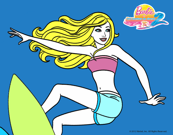 Barbie surfeando