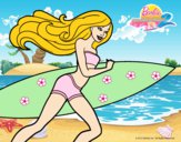 Barbie corre al agua