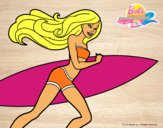 Barbie corre al agua