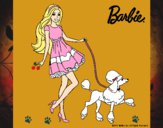 Barbie paseando a su mascota