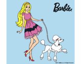 Barbie paseando a su mascota