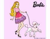 Barbie paseando a su mascota