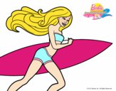 Barbie corre al agua