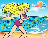 Barbie corre al agua