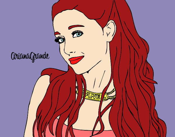 Ariana Grande con collar