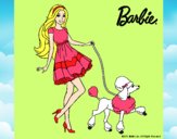 Barbie paseando a su mascota