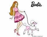 Barbie paseando a su mascota