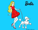 Barbie paseando a su mascota