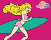 Barbie corre al agua