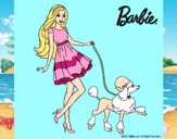 Barbie paseando a su mascota