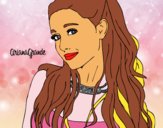 Ariana Grande con collar