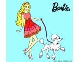 Barbie paseando a su mascota