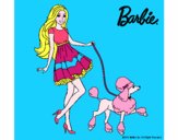 Barbie paseando a su mascota