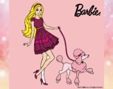 Barbie paseando a su mascota