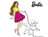 Barbie paseando a su mascota