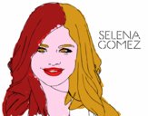 Selena Gomez sonriendo