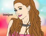 Ariana Grande con collar