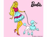 Barbie paseando a su mascota