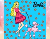 Barbie paseando a su mascota