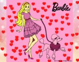 Barbie paseando a su mascota