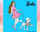 Barbie paseando a su mascota