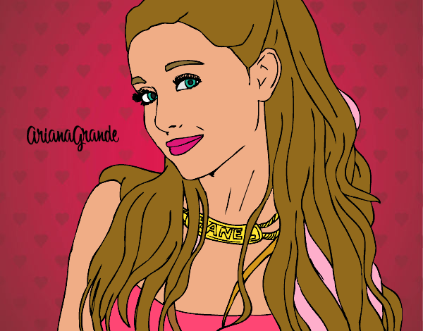 Ariana Grande con collar