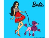 Barbie paseando a su mascota