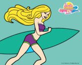 Barbie corre al agua