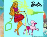 Barbie paseando a su mascota