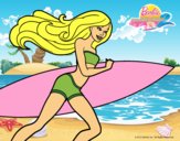 Barbie corre al agua