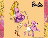 Barbie paseando a su mascota