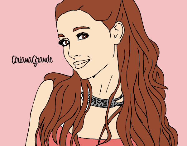 Ariana Grande con collar