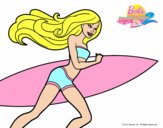 Barbie corre al agua