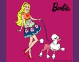 Barbie paseando a su mascota